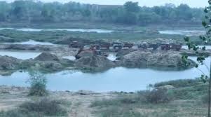 रेत माफिया सरकार को रोज लगा रहे चूना,प्रशासन और खनिज विभाग मौन
