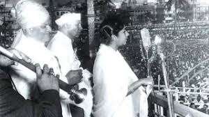 सिगरेट की डिब्बी पर उधार की कलम से लिखा गाना... जब लता मंगेशकर की आवाज सुन रोया हिंदुस्तान