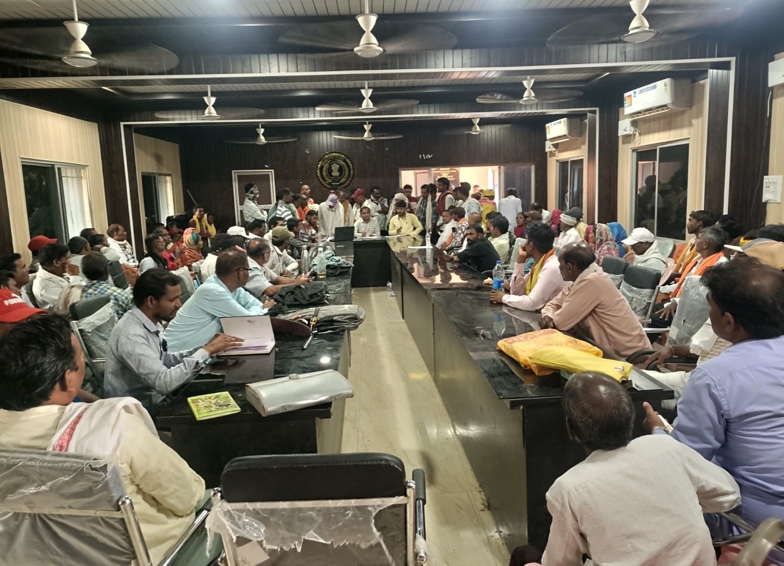 प्रधानमंत्री आवास योजना में लापरवाही पर सख्ती:जनपद पंचायत साजा में विशेष सुनवाई, अधूरे आवासों को जल्द पूरा करने हितग्राहियों को अंतिम चेतावनी
