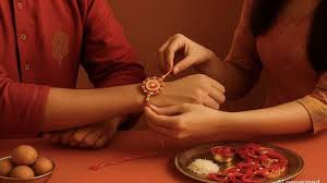 दशकों बाद बन रहा है रक्षा बंधन पर दुर्लभ महासंयोग,बहनें भाई को इस समय बांधें राखी मिलेगा दोगुना फल