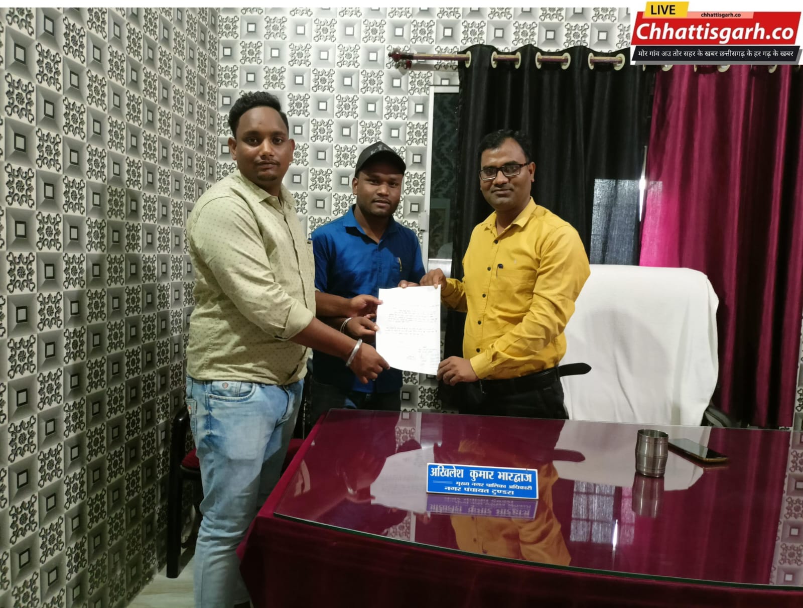 नगर पंचायत टुंडरा के विभिन्न समस्याओं को लेकर मुख्य नगर पालिका अधिकारी को ज्ञापन सौंपा गया