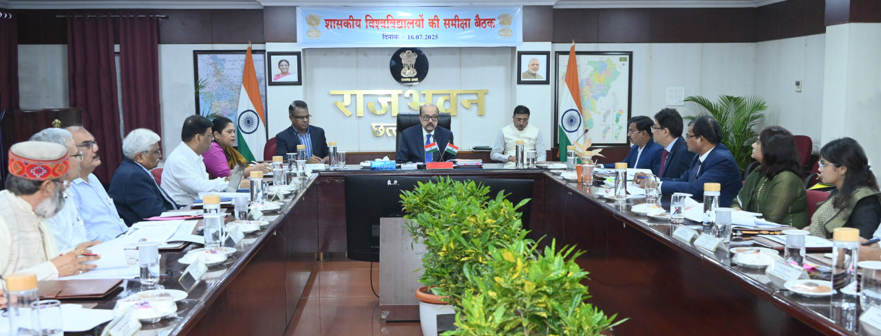 विश्वविद्यालयों एवं कॉलेजों में शैक्षणिक गुणवत्ता बढ़ाने रिक्त पदों पर भर्ती की कार्रवाई प्राथमिकता से करें : राज्यपाल रमेन डेका