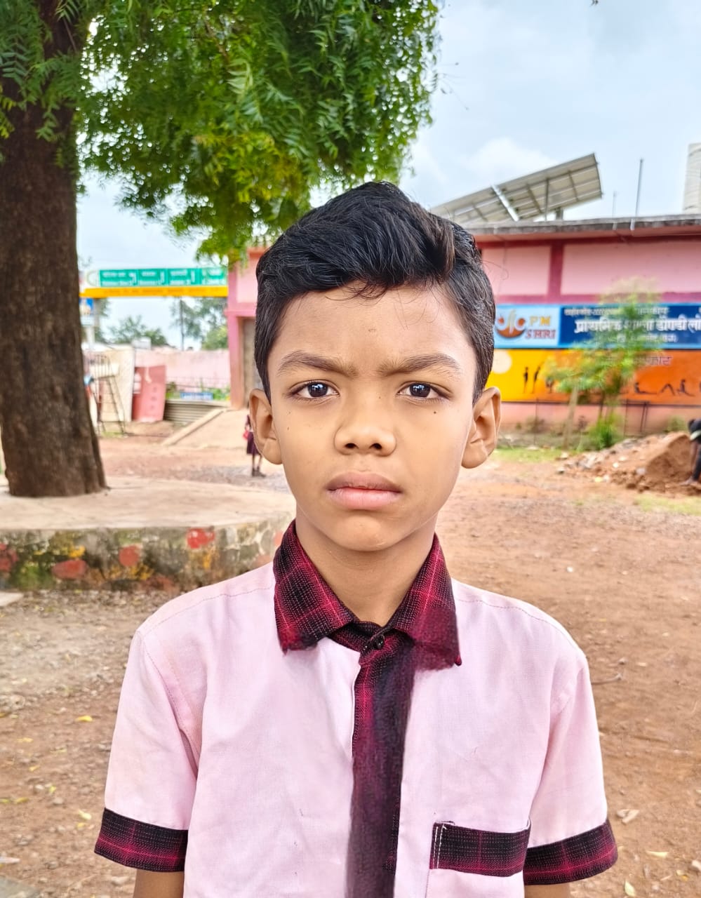 विद्यालय में पढ़ाई के साथ मोबाइल का सदुपयोग कर पढ़ाई करने वाले छात्र का नवोदय विद्यालय में चयन