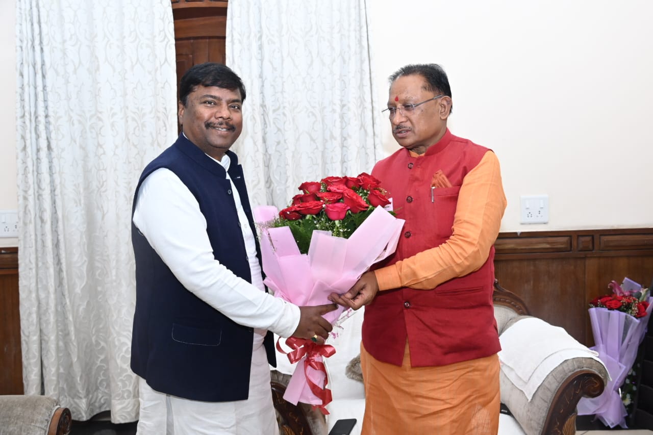 वन मंत्री केदार कश्यप ने मुख्यमंत्री को दी नव वर्ष की शुभकामनाएं