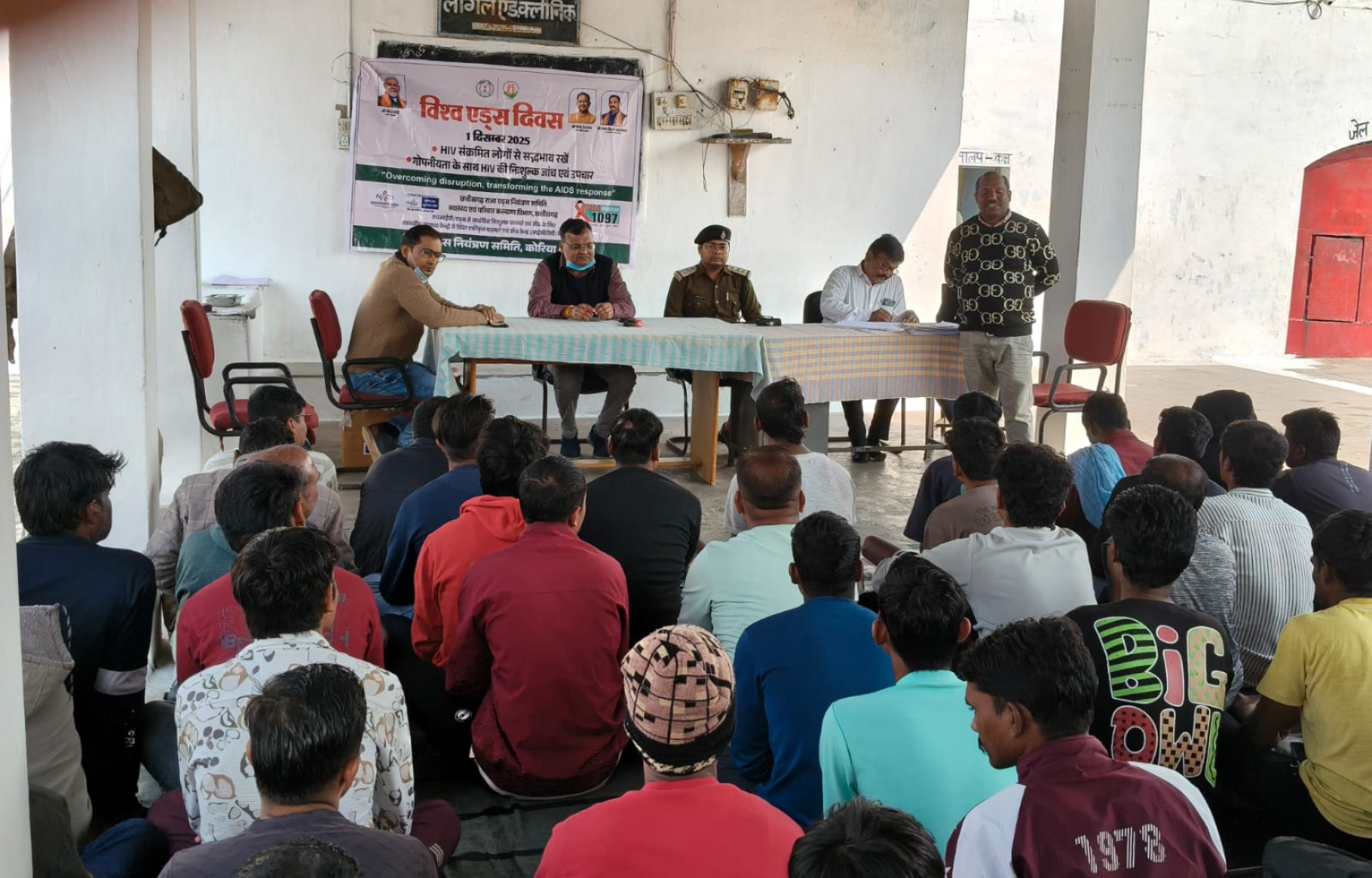 जेल परिरूद्ध बंदियों के लिए लगाया गया एड्स जागरूकता शिविर 
