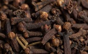 Eating Cloves Benefits: 1 महीने तक रोजाना खाली पेट चबा लें एक लौंग, फिर देखें कमाल