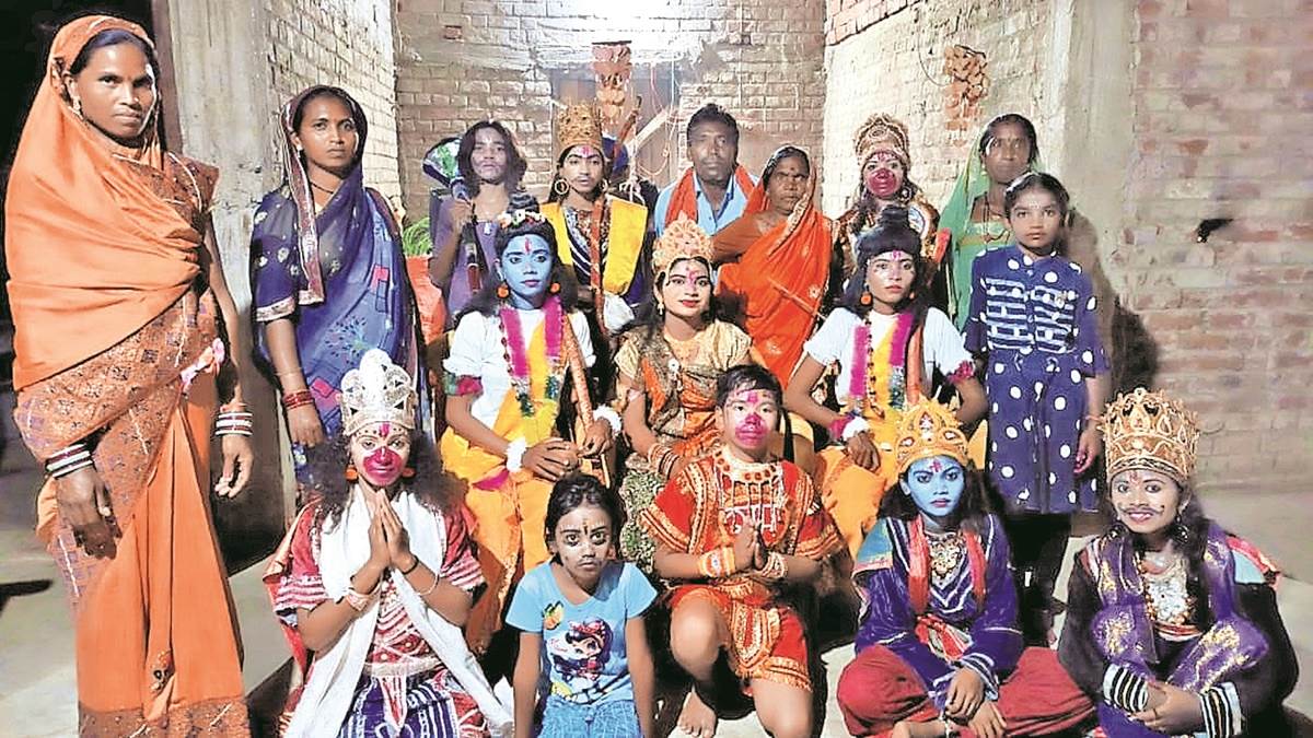 अनोखी रामलीला, जहां राम, रावण से लेकर हनुमान तक सारे किरदार निभाती हैं महिलाएं