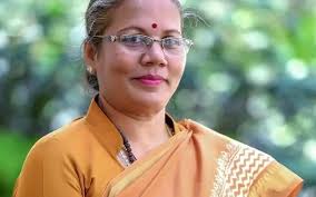 महिला आयोग का विवाद पहुंचा राजभवन तक