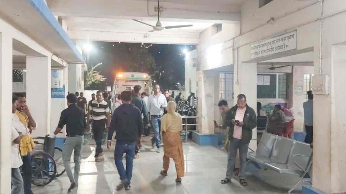 CG: तेज रफ्तार पिकअप खाई में गिरी,चार ग्रामीणों की मौत, 20 घायल