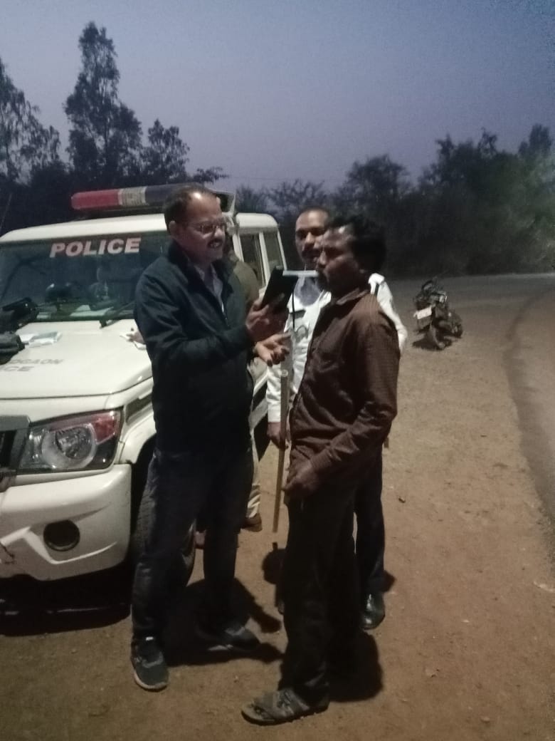 यातायात पुलिस का शराब सेवन कर वाहन चलाने वाले 04 वाहनों पर की गई कार्यवाही