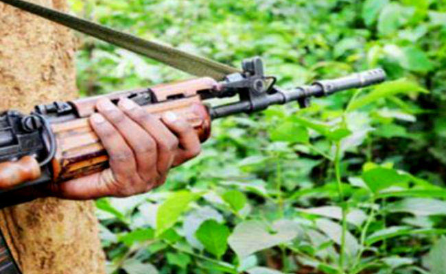 नक्सलियों ने युवक का किया अपहरण, पुलिस मुखबिरी के शक में उतारा मौत के घाट