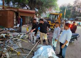 दुर्ग : अतिक्रमण हटाने पहुंची टीम का विरोध के बाद भी सख्ती से हटवाया कब्जा