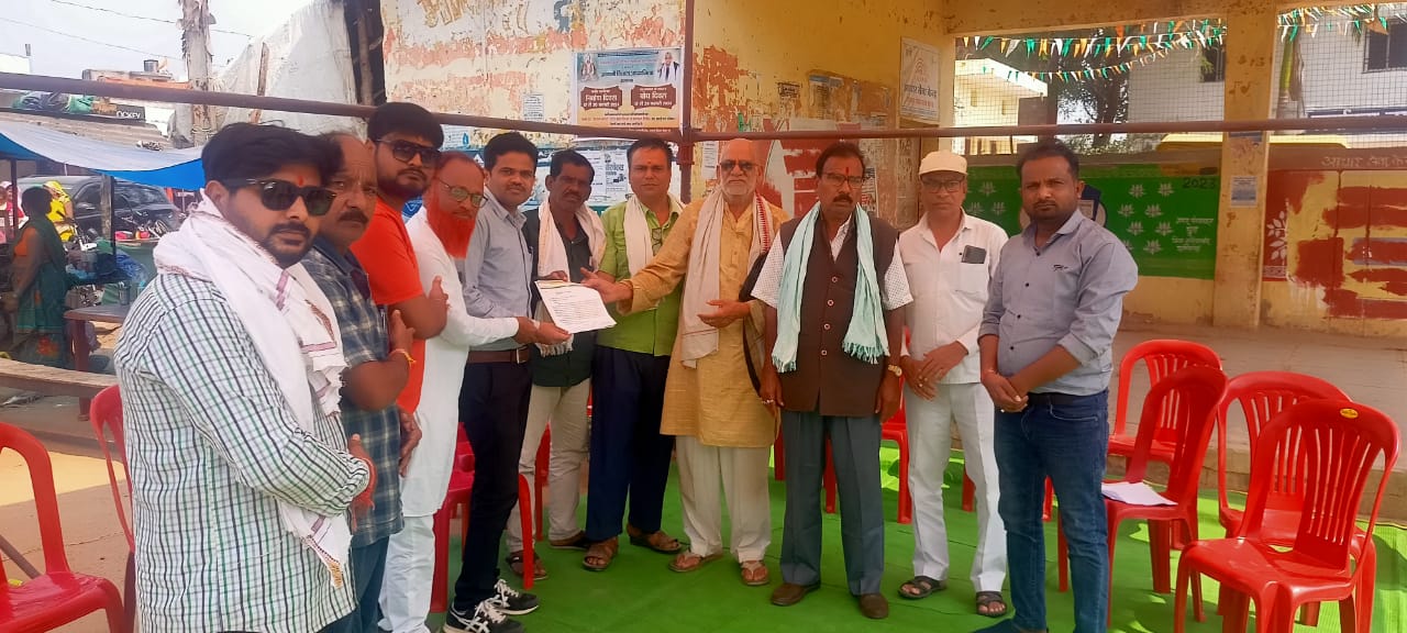 ब्लाक कांग्रेस कमेटी द्वारा किसानों की मांग पूर्ण करने हेतु महामहिम राज्यपाल के नाम सौंपा गया ज्ञापन