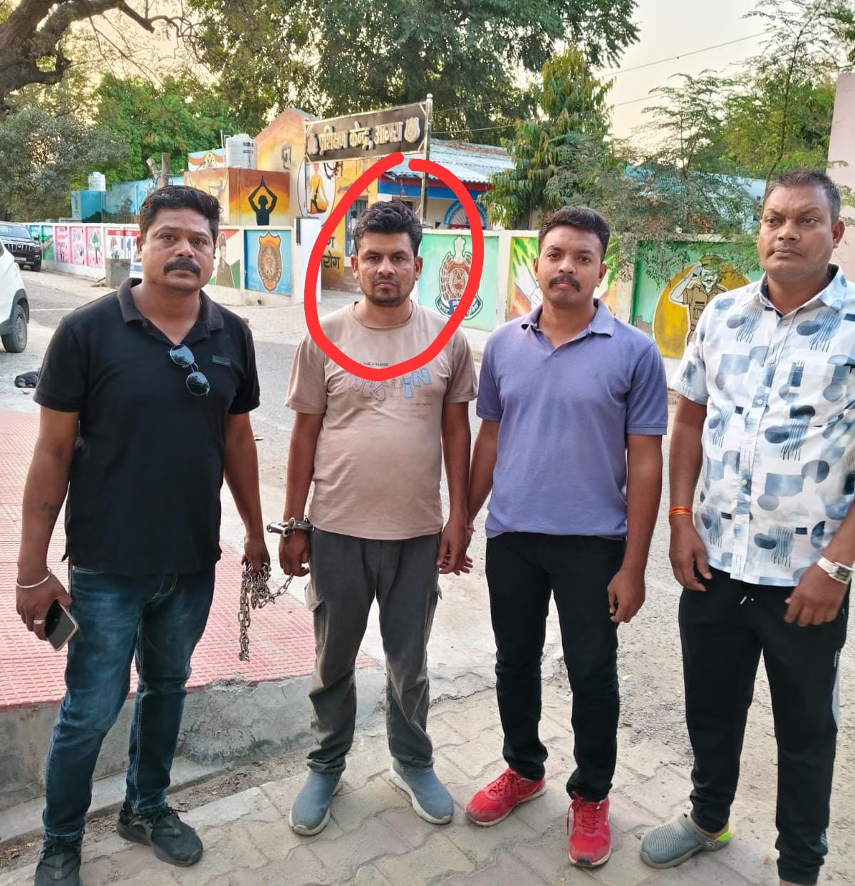 रायपुर जेल से भागा इनामी आरोपी गिरफ्तार, गंज पुलिस, ACCU और यूपी STF की संयुक्त कार्रवाई