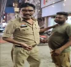 रायपुर: नशे में धुत पुलिसकर्मी ने गरीब से 2000 रुपये छीने
