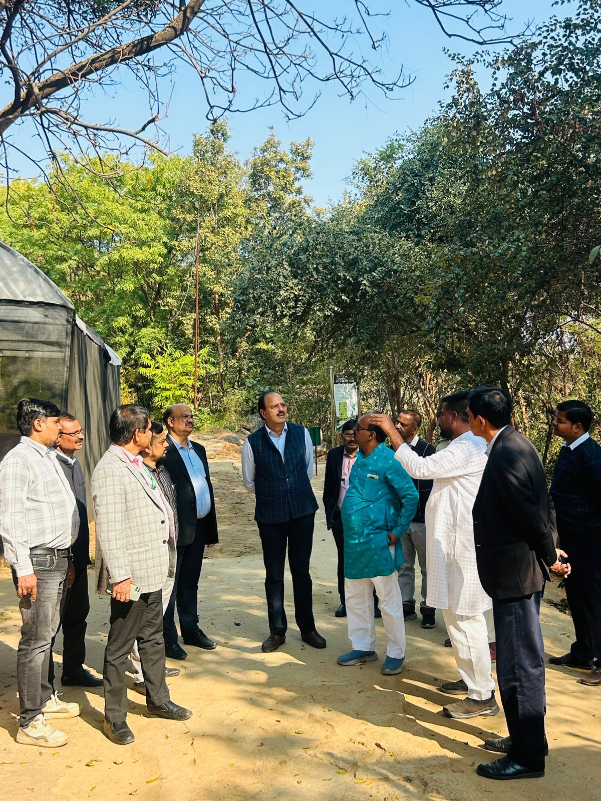 अवर सचिव कोयला मंत्रालय (भारत सरकार) हिटलर सिंह का हसदेव प्रवास,केंद्रीय चिकित्सालय मनेन्द्रगढ़ का किया निरीक्षण