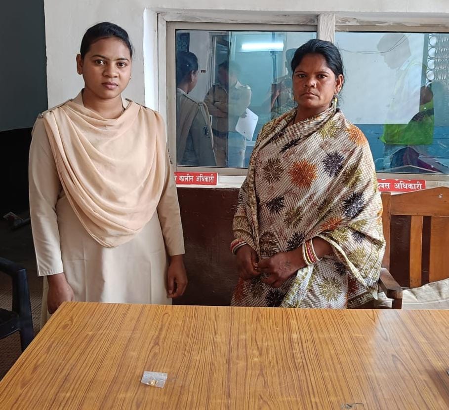 सोने के जेवर चोरी करने वाली महिला गिरफ्तार