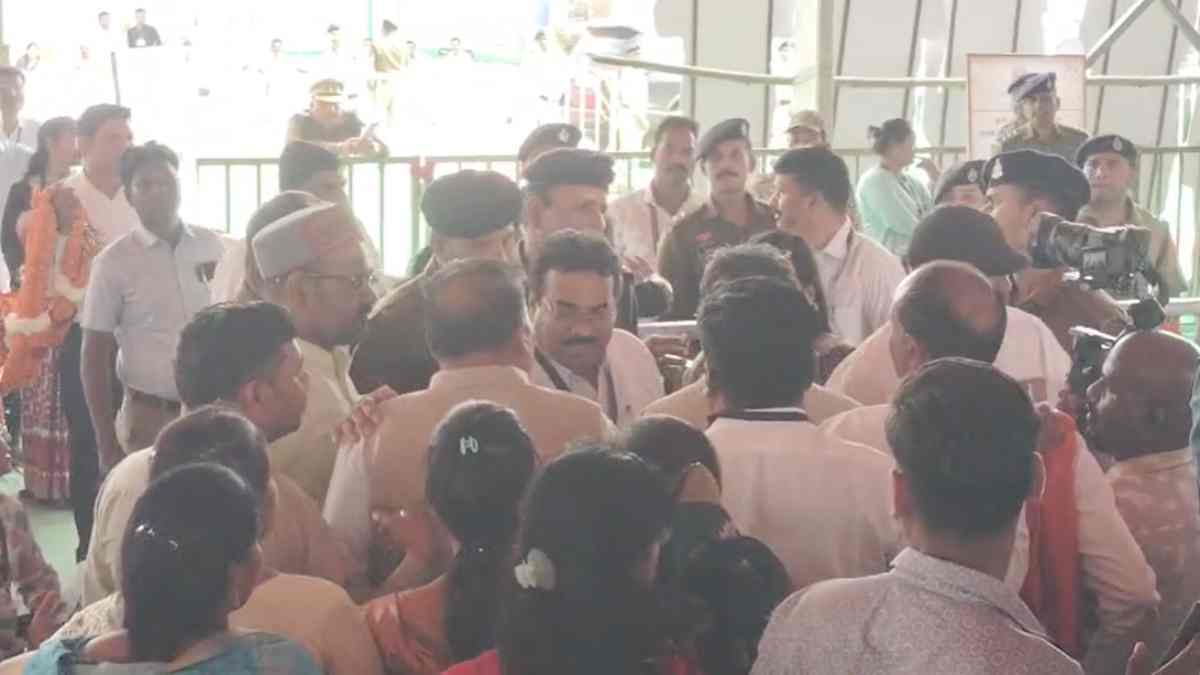 मुख्यमंत्री विष्णु देव साय के कार्यक्रम में हंगामा,भाजपा कार्यकर्ताओं और सुरक्षाकर्मियों के बीच तीखी बहस