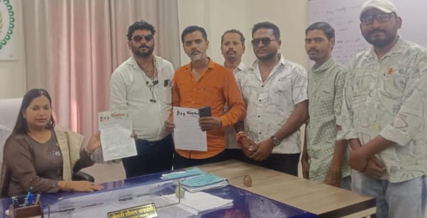 बस स्टेंड व्यावसायिक परिसर निर्माण के संबंध में सी एम ओ को शिवसैनिकों ने सौंपा ज्ञापन
