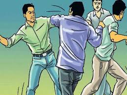 ड्रग्स क्वीन का शहर के बिल्डर से कनेक्शन, पुलिस कार्रवाई के बाद होटल के बाहर 2 गुट आपस में भिड़े