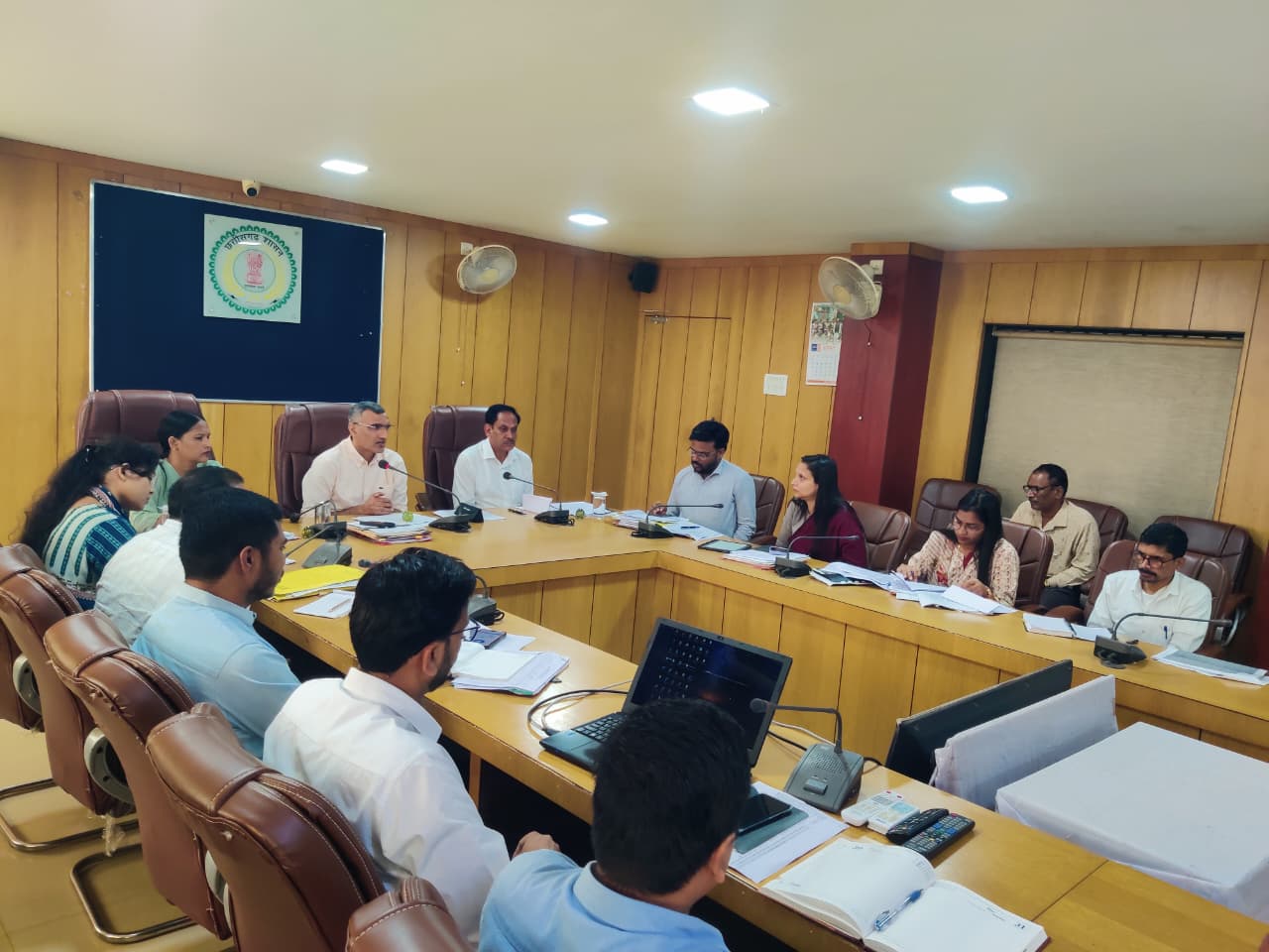 किसानों को धान पंजीयन में सुविधा ना हो सुनिश्चित करें : कलेक्टर शर्मा 