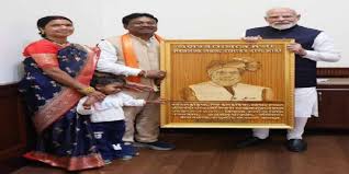 बस्तर सांसद ने प्रधानमंत्री मोदी काे विश्व प्रसिद्ध बस्तर दशहरे के लिए दिया आमंत्रण