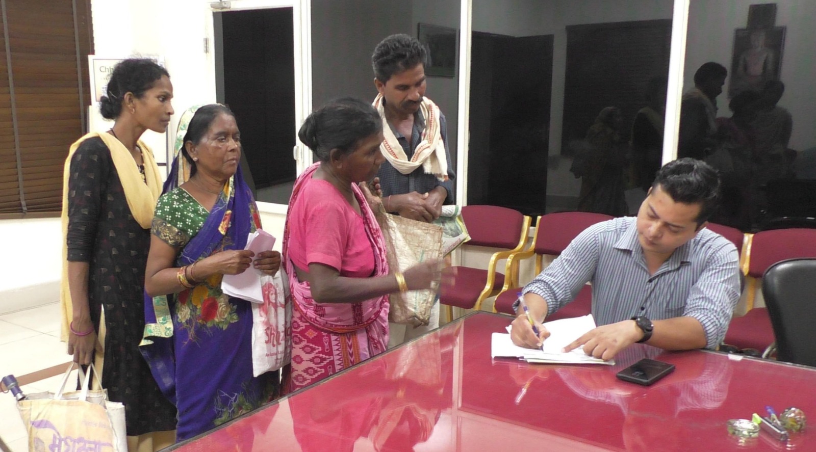 जनदर्शन में सुनी गई आमजनों की समस्याएं, संबंधित विभागों को समय-सीमा में निराकरण के दिए गए निर्देश