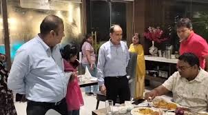 अंबिकापुर में नामी होटल की बदनामी,डॉक्टर के खाने में मिला कॉकरोच