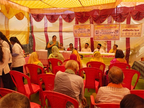 निःशुल्क वृद्धजन आयुष स्वास्थ्य शिविर खपरीखुर्द में ग्रामीणों को किया गया लाभान्वित 