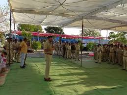 1000 पुलिस अधिकारियों की एसपी ने लगाई क्लास