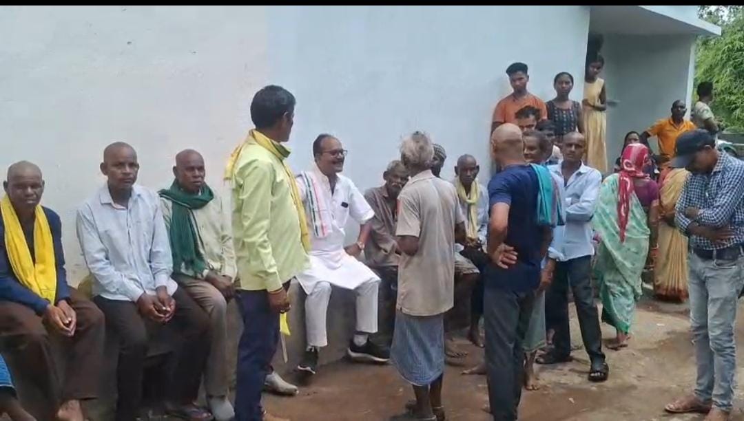 बोर पम्प से दूषित पानी के प्रभाव से ग्राम धौराभाटा के ग्रामीण डायरिया के चपेट मे