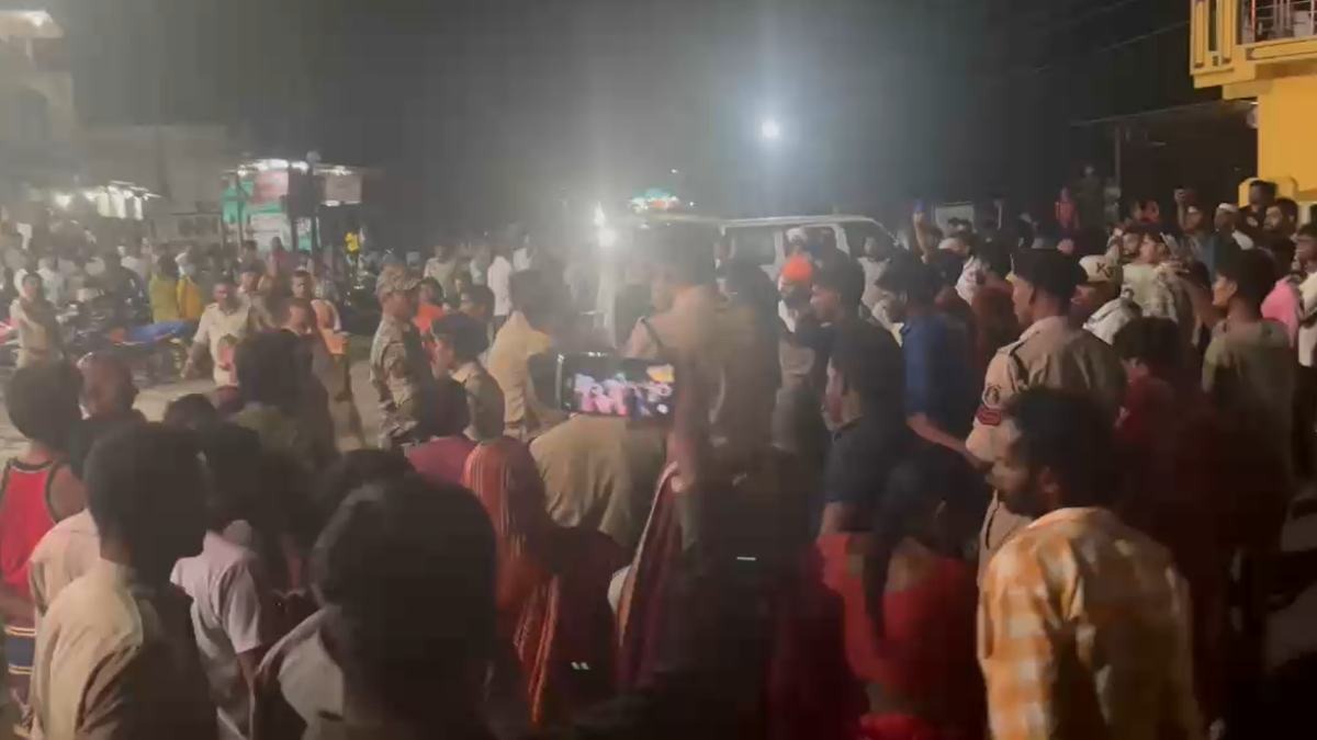 2 लाख रुपये लेने के बाद भी नहीं बची जान? गर्भवती महिला की मौत पर सड़क जाम, न्याय की मांग को लेकर उग्र प्रदर्शन