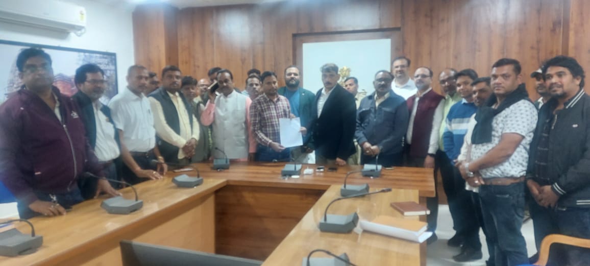  कबीरधाम में सहकारी समिति प्रबंधकों और ऑपरेटर्स की हड़ताल स्थगित