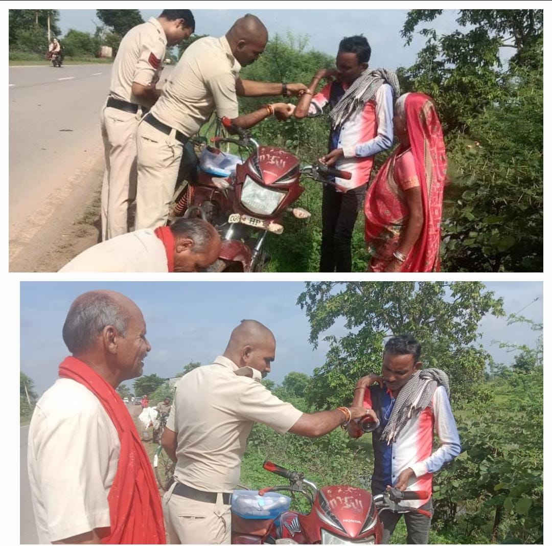 थाना सिमगा पुलिस स्टाफ ने दिया मानवता का परिचय, मोटरसाइकिल सड़क दुर्घटना में घायल हुए लोगों को फर्स्ट एड बॉक्स से मौके पर ही प्रारंभिक इलाज कर किया, उन्हें अस्पताल के लिए रवाना