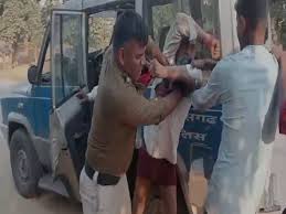  कोरबा जिले में आरोपी को पकड़ने गए आरक्षक से मारपीट,डायल-112 की गाड़ी में तोड़फोड़ 