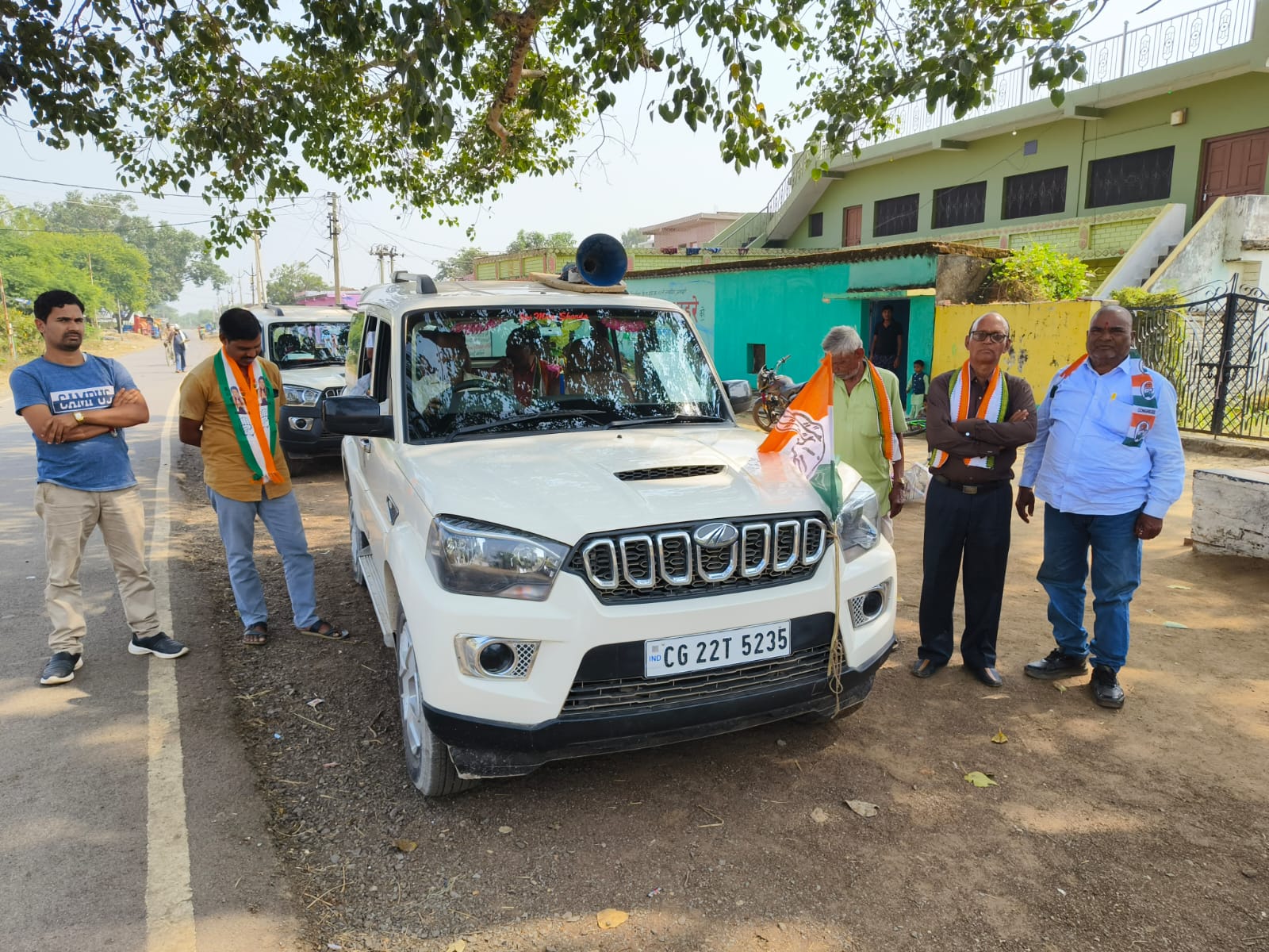 नगर कांग्रेस कमेटी टुण्ड्रा द्वारा डोर टू डोर प्रचार जारी