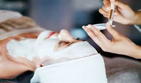 सिर्फ 15 मिनट में पाएं बेबी जैसी सॉफ्ट स्किन,घर पर बनाएं ये 5 असरदार DIY Face Mask  