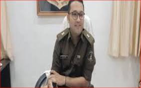 दबंग पुलिस अफसर ने घर में भी दिखाई दबंगई,चचरे भाई का आरोंप  