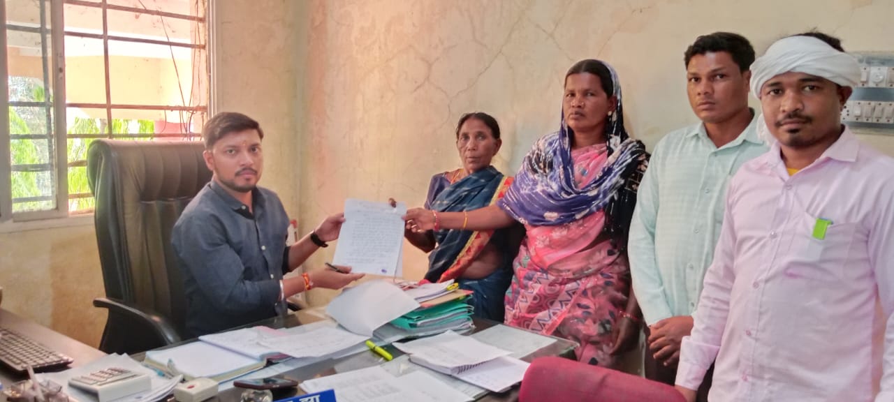 ग्राम पंचायत परसापानी में पीएम आवास के हितग्राही मजदूरों को 90 दिवस के मजदूरी राशि में हेराफेरी