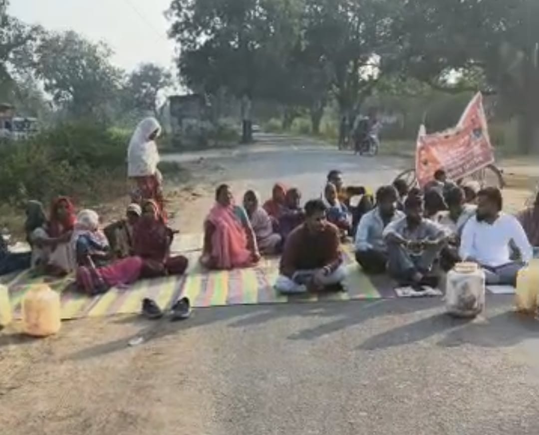 कोतमा नगर पालिका क्षेत्र में अव्यवस्थाओं पर फूटा जनाक्रोश, गोईंदा गांव वार्ड 11 में शिवसेना का धरना—आत्मनिर्भर सुविधाओं की मांग तेज