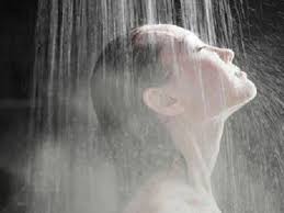 क्या आप जानतें हैं रोजाना गर्म पानी से नहाना पड़ सकता है भारी,जानें कैसे? 