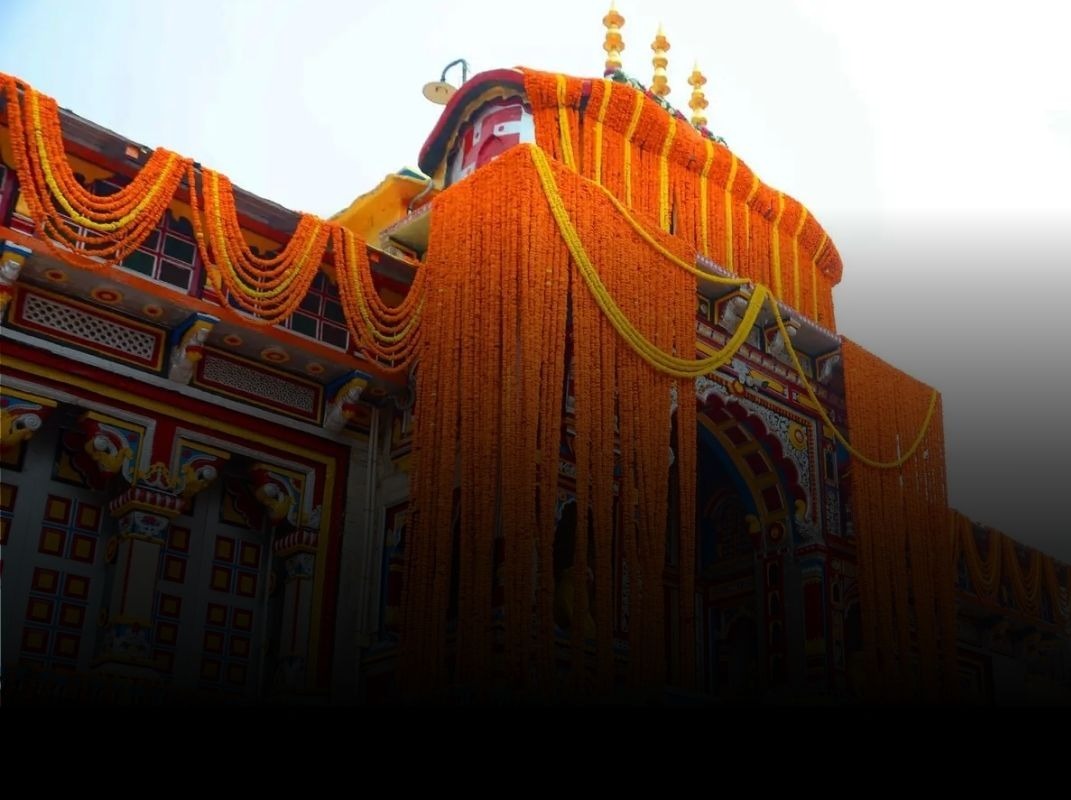 उमड़ी श्रद्धालुओं की भीड़..6 महीने बाद खोले गए बद्री नारायण के कपाट.. आज पहली पूजा प्रधानमंत्री के नाम पर..