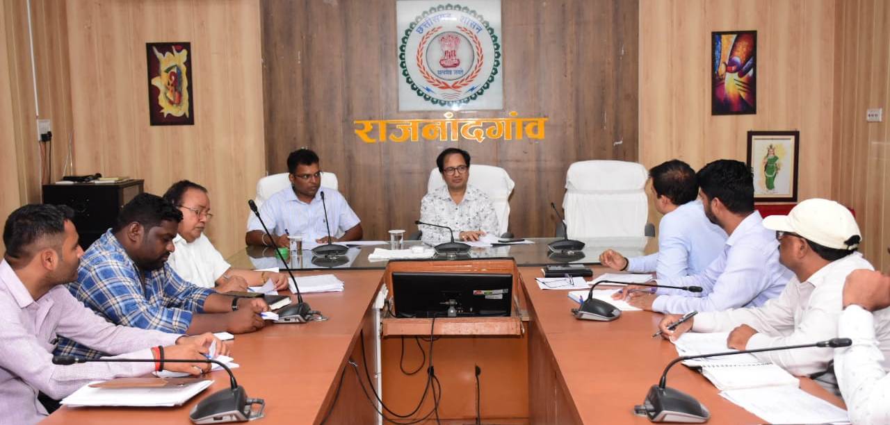 बारिश को ध्यान में रखते हुए अच्छे से होनी चाहिए नालियों की साफ-सफाई  : कलेक्टर