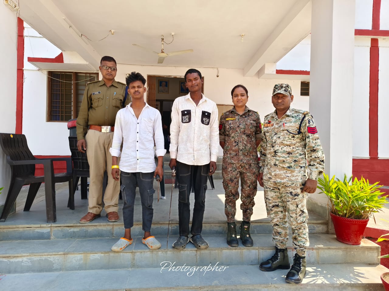 थाना दंतेवाडा पुलिस द्वारा 02 अलग अलग स्थानों पर आर्म्स एक्ट की कार्यवाही