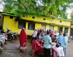 हितग्राहियों का सवाल -जब जनप्रतिनिधि, सांसद विधायक को दोहरा लाभ मिल रहा है तो वृद्धा पेंशन और महतारी वंदन योजना का लाभ क्यों नहीं?