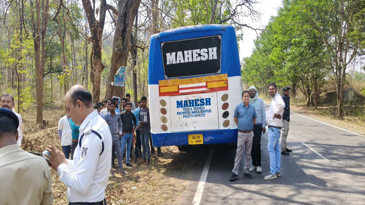 ओवरलोडिंग पर शिकंजा: गरियाबंद में 4 बसें पकड़ी गईं, चालान काटा गया
