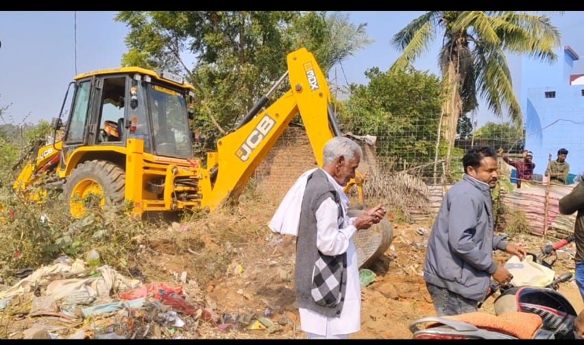 गरीबों के आशियाने पर बुलडोज़र का खतरा, 7 घर तोड़ने का आदेश
