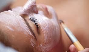 बढ़ते प्रदूषण से बेजान हुई त्वचा को घर पर ही इन 3-स्टेप क्लीन-अप से बनाएं चमकदार