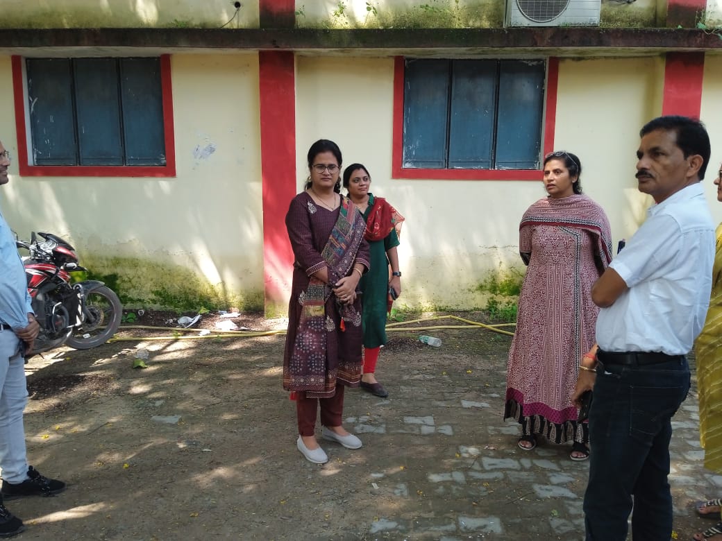 कलेक्टर डॉ. सिद्दीकी ने निर्वाचन बैठक व्यवस्था के लिए जनपद पंचायत सारंगढ़ का निरीक्षण किया