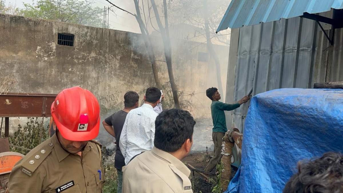 राजधानी के अगरबत्ती फैक्ट्री में लगी भीषण आग, मची अफरा-तफरी, लाखों का सामान जलकर खाक